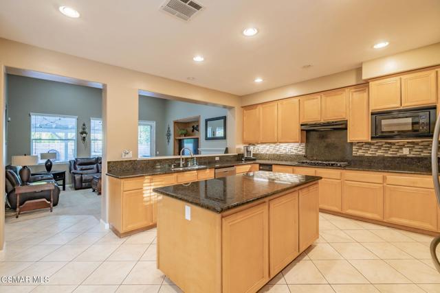 4260 Crabapple Court, Moorpark CA: https://media.crmls.org/mediaz/233eb6b0-6613-4067-824b-3b0e9974f3fe.jpg