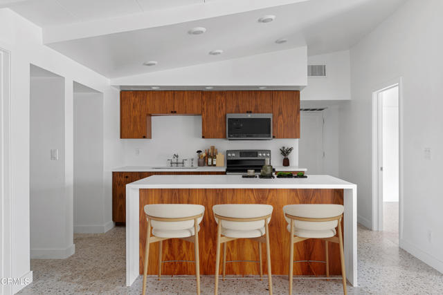 Detail Gallery Image 24 of 34 For 40851 Bob Hope Dr, Rancho Mirage,  CA 92270 - 3 Beds | 3 Baths