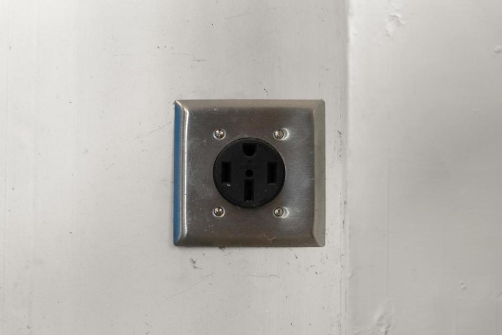 https://media.crmls.org/mediaz/2340cb0a-881f-456f-8eeb-84d3cde4501f.jpg?preset=X-Large