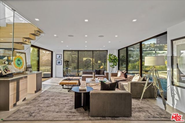 1565 Haslam Terrace, Los Angeles CA: https://media.crmls.org/mediaz/2340effc-120e-42d9-8a95-53020598d0e6.jpg