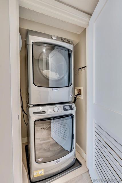 700 W E St, San Diego CA: https://media.crmls.org/mediaz/23410c82-e3bc-46e0-9e06-a8c1002ef4a4.jpg