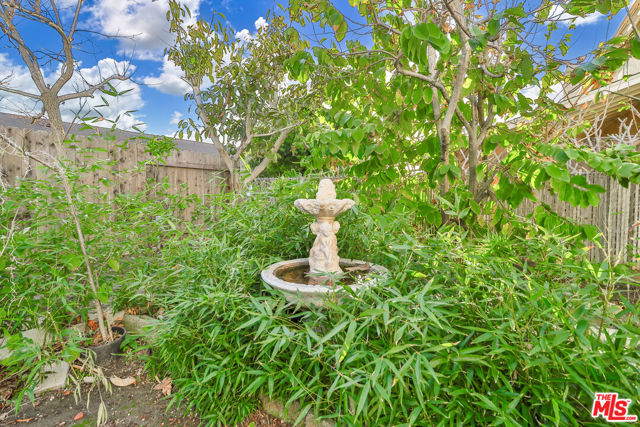 768 Aileen Street, Camarillo CA: https://media.crmls.org/mediaz/23419619-6917-47cc-8ef9-697f1c1d7f69.jpg