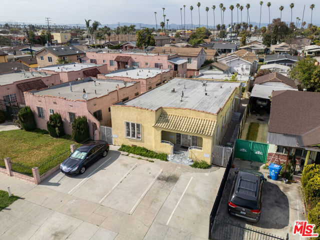 1723 W 52nd Street, Los Angeles CA: https://media.crmls.org/mediaz/2342fbcd-cae3-48de-9b43-2dc2c8bb1859.jpg