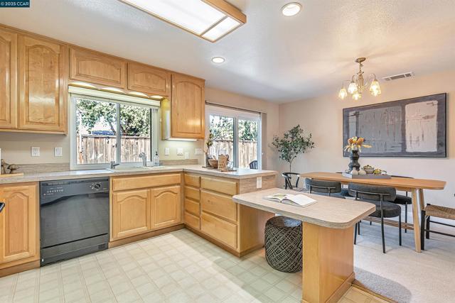 812 Royal Ann Ln, Concord CA: https://media.crmls.org/mediaz/2343675a-e7ba-4430-82fb-f8c71fb1b5dd.jpg