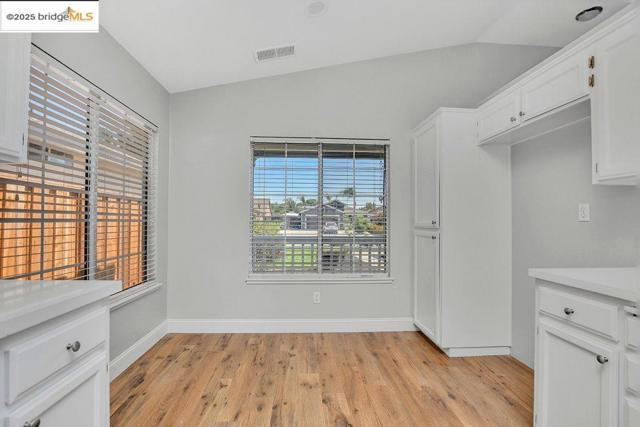 668 Miller Dr, Oakley CA: https://media.crmls.org/mediaz/23438e93-1a8c-4ee4-8907-6fd5dc5b40da.jpg
