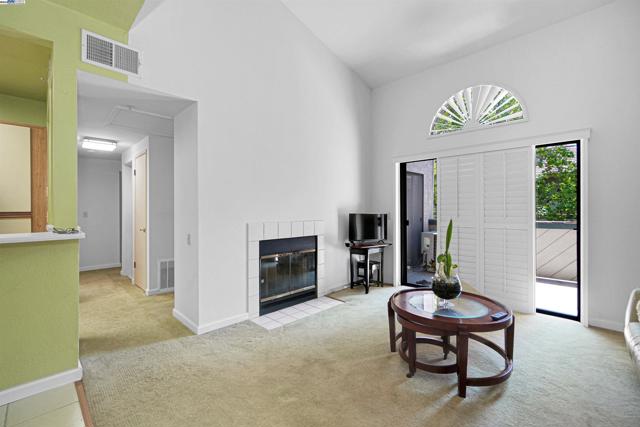 1280 Stanhope Ln, Hayward CA: https://media.crmls.org/mediaz/234442a4-6d18-4058-aff7-f5a74d2b347b.jpg