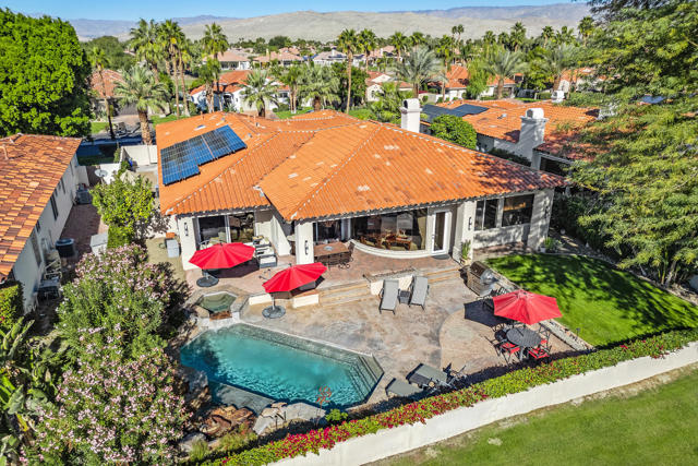 284 Loch Lomond Road, Rancho Mirage CA: https://media.crmls.org/mediaz/23448272-d18e-403d-9984-207448255a65.jpg