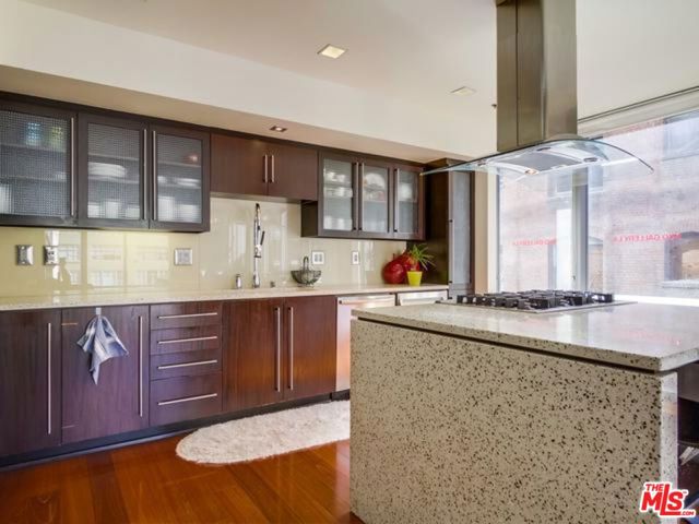 1100 S Hope Street, Los Angeles CA: https://media.crmls.org/mediaz/23448979-e567-4ddb-ac6b-48b1ee53cb46.jpg