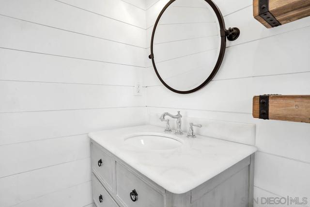 8060 Lemon Ave, La Mesa CA: https://media.crmls.org/mediaz/2344a2d1-35e1-4dc1-b0d3-e973a4546905.jpg