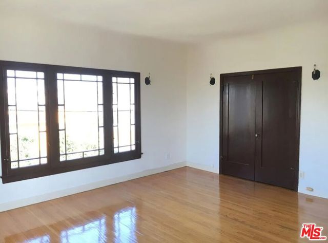1901 N Commonwealth Avenue, Los Angeles CA: https://media.crmls.org/mediaz/2344bf9a-3f6b-4150-92d1-e16289314c42.jpg