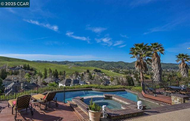 460 Silver Hollow Drive, Walnut Creek CA: https://media.crmls.org/mediaz/2345518f-4729-454e-b9e8-d7353a0b62e3.jpg