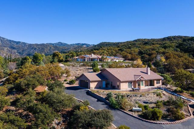 32153 Cerrada del Coyote, Warner Springs CA: https://media.crmls.org/mediaz/23458366-77ea-4a92-9b6d-4c841c67e07b.jpg