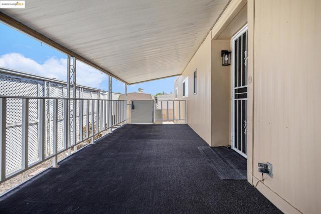 3660 Walnut Blvd, Brentwood CA: https://media.crmls.org/mediaz/2345a299-069b-4b93-800a-85be08003cb4.jpg