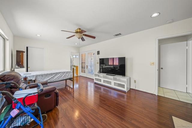 1333 Clove St, El Cajon CA: https://media.crmls.org/mediaz/23462e7d-72b5-4888-aae9-312c169b4472.jpg