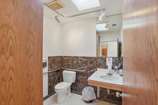 167 El Dorado Street, Monterey CA: https://media.crmls.org/mediaz/23465baa-0101-4153-9029-39e7839a0200.jpg