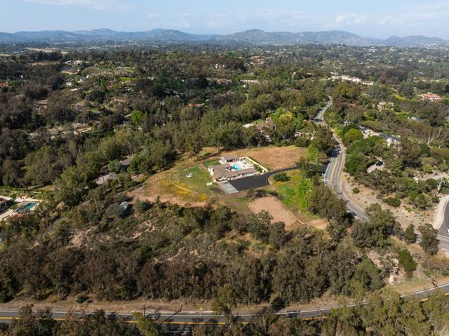 5306 Linea Del Cielo, Rancho Santa Fe CA: https://media.crmls.org/mediaz/2347557a-89d1-4b8c-985f-2ea1ae05f4e4.jpg