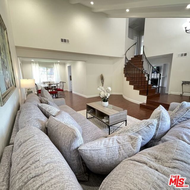 11158 Newcastle Avenue, Granada Hills CA: https://media.crmls.org/mediaz/2348016b-6976-4be9-a496-b3ecef17bd3e.jpg