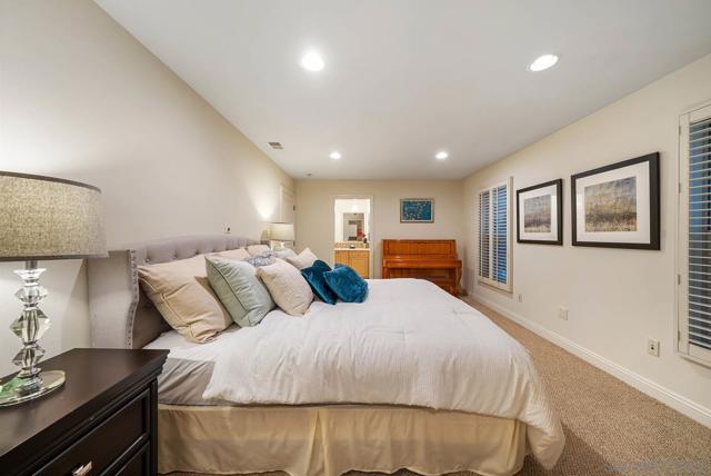 7102 Via Mariposa Norte, Bonsall CA: https://media.crmls.org/mediaz/2348745b-3a00-4e75-a639-e97c99ae1589.jpg