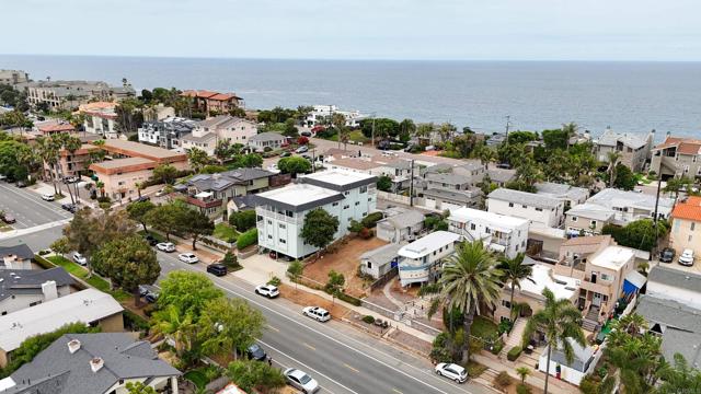 732 3rd Street, Encinitas CA: https://media.crmls.org/mediaz/23489937-2bf8-42cd-8967-7ad087b4e443.jpg