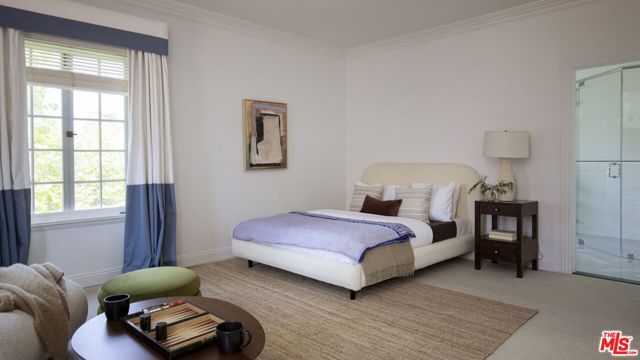 204 S Plymouth Boulevard, Los Angeles CA: https://media.crmls.org/mediaz/23489faa-7bef-411f-8e76-d4520062dc51.jpg