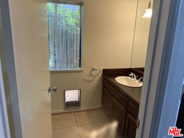 1141 17th Street, Santa Monica CA: https://media.crmls.org/mediaz/2348c1ab-ca1d-41eb-8842-902a17bcacfa.jpg
