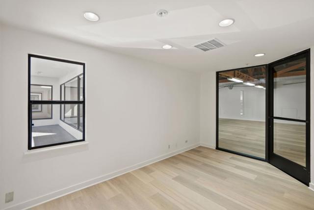 Image 18 of 33 For 558560 Waverley Street