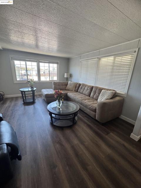 137 Zartop, Oakley CA: https://media.crmls.org/mediaz/2348d973-40c3-4be8-9f1b-8df518331568.jpg