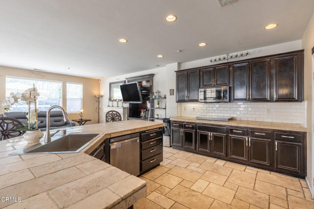 Detail Gallery Image 19 of 39 For 9570 Chamberlain St, Ventura,  CA 93004 - 4 Beds | 2/1 Baths