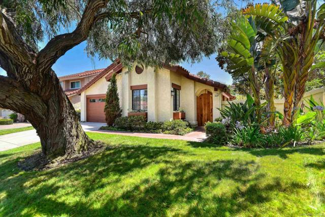 7020 Snapdragon Dr, Carlsbad CA: https://media.crmls.org/mediaz/2349a464-6f6a-496e-bd6e-f5d3c511acaf.jpg