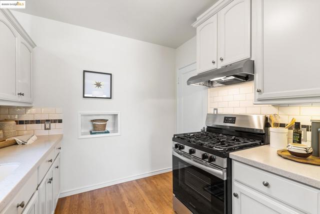 1420 Catherine Dr, Berkeley CA: https://media.crmls.org/mediaz/2349e363-f8d2-4417-a67c-c3a4f1c45b03.jpg