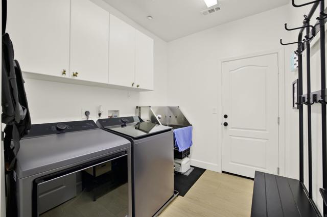 10576 Pinion Trl, Escondido CA: https://media.crmls.org/mediaz/2349e670-0d9a-4de8-ad5f-0aad25d91472.jpg