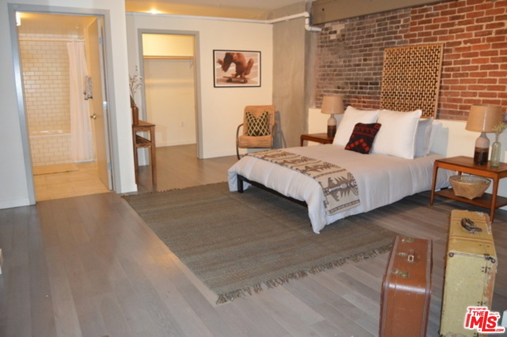 527 Molino Street 201