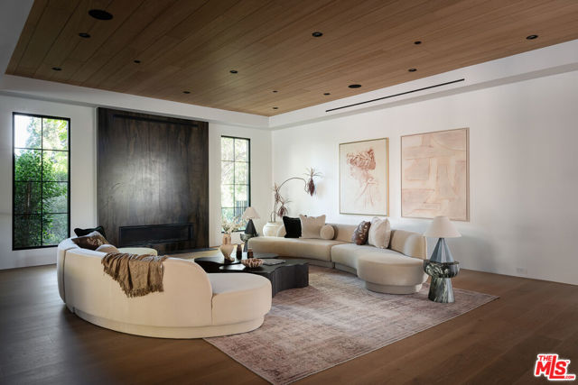 23615 Long Valley Road, Hidden Hills CA: https://media.crmls.org/mediaz/234a195c-e853-4f18-9496-f113831e9529.jpg