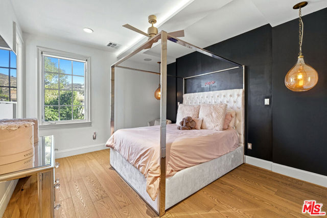 3801 Prado Del Trigo, Calabasas CA: https://media.crmls.org/mediaz/234a1f35-19ea-477a-b437-b4c3e1e54cf7.jpg