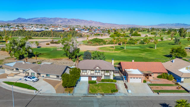 204 Fairway Drive, Needles CA: https://media.crmls.org/mediaz/234ad79b-8f5c-4c81-b88c-c65cb55d1f0e.jpg