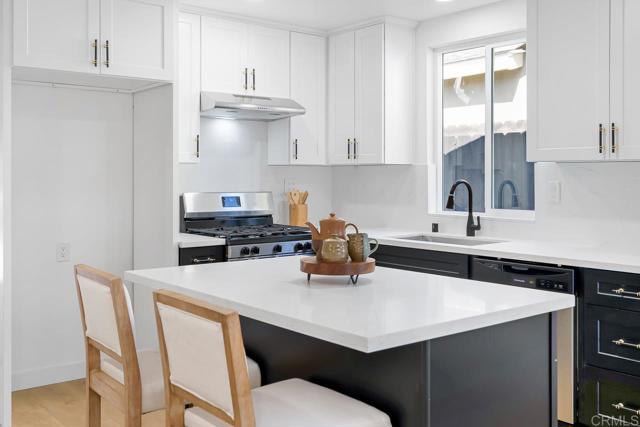 8184 Flanders Drive, San Diego CA: https://media.crmls.org/mediaz/234ae195-4364-4f2a-a048-b63bff4b3ea0.jpg