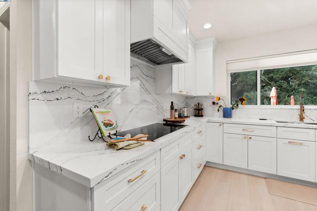 3146 Blackhawk Meadow Dr, Danville CA: https://media.crmls.org/mediaz/234c0c01-6068-4852-a863-4139a9188af9.jpg