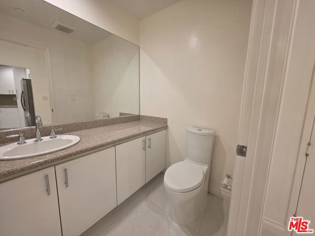 12000 Goshen Avenue, Los Angeles CA: https://media.crmls.org/mediaz/234cfd3b-f899-4974-b73f-0483f87a0433.jpg