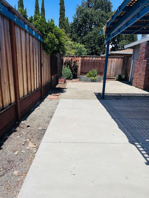 15061508 Kentfield Avenue, Redwood City CA: https://media.crmls.org/mediaz/234d0ea7-93c6-4c08-9cf2-2246a715b682.jpg