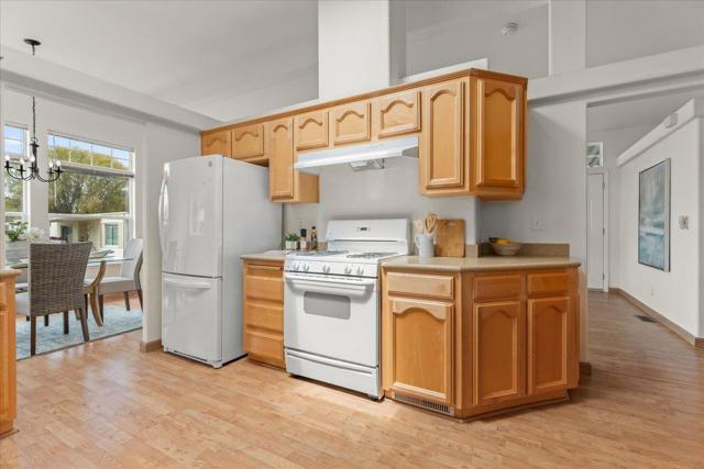 16 Primrose Street, Aptos CA: https://media.crmls.org/mediaz/234dc702-a424-430e-8626-f053f4e6426f.jpg