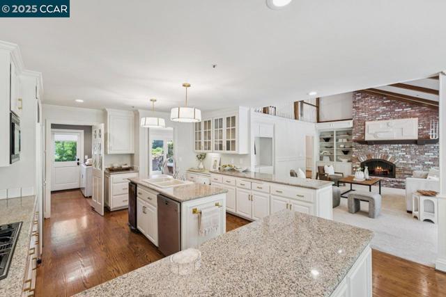 29 Brandt Dr, Moraga CA: https://media.crmls.org/mediaz/234e3990-adaf-4df7-b75a-31a326ad9b8b.jpg