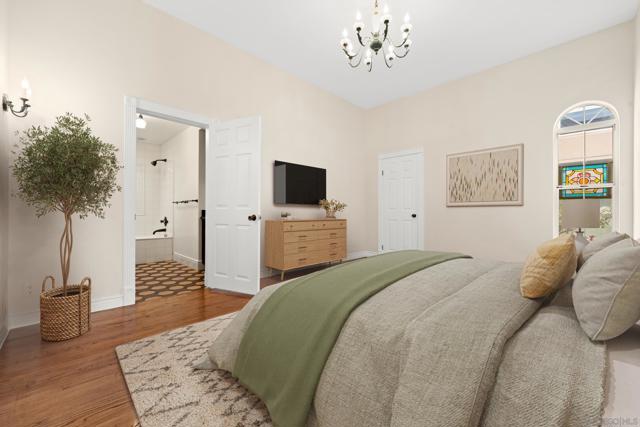 2104 Diamond St, San Diego CA: https://media.crmls.org/mediaz/234e6f30-868e-43cd-9506-0c2c41eddd52.jpg