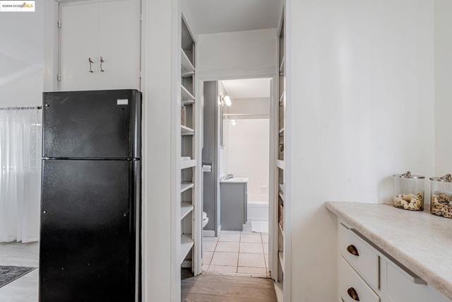 4801 Fairfax Ave, Oakland CA: https://media.crmls.org/mediaz/234ee496-0e31-4904-9351-dae3089318f1.jpg