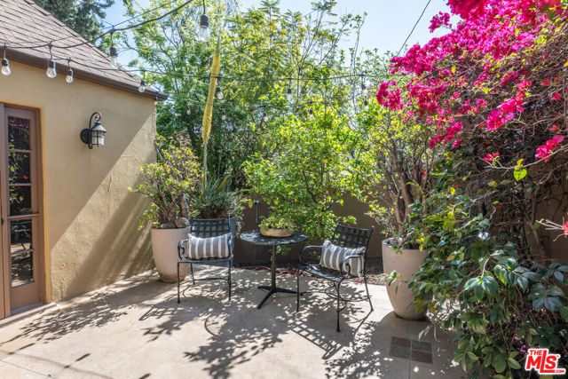 263 Lamont Drive, Los Angeles CA: https://media.crmls.org/mediaz/234f9a27-de88-4585-a404-e7b770fbcd34.jpg
