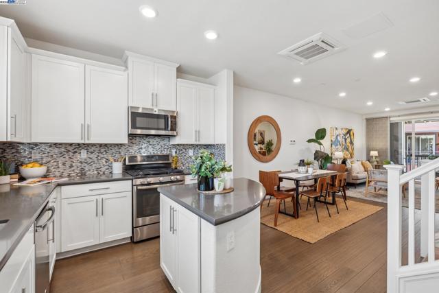 1815 Balsa St, Alameda CA: https://media.crmls.org/mediaz/234fbe72-9459-4c66-a287-901a9a2450bd.jpg