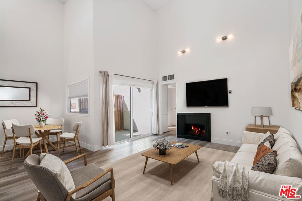 1339 N Columbus Avenue #304