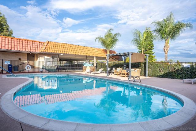 1212 H St, Ramona CA: https://media.crmls.org/mediaz/2350e48e-66f7-4b25-9c3a-55274e699fd2.jpg