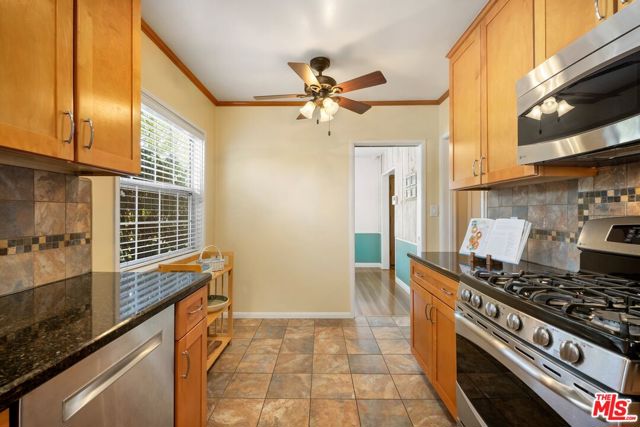 6611 Gerald Avenue, Lake Balboa CA: https://media.crmls.org/mediaz/2350ecb0-72ad-4269-a573-7e1a46dc3eb5.jpg