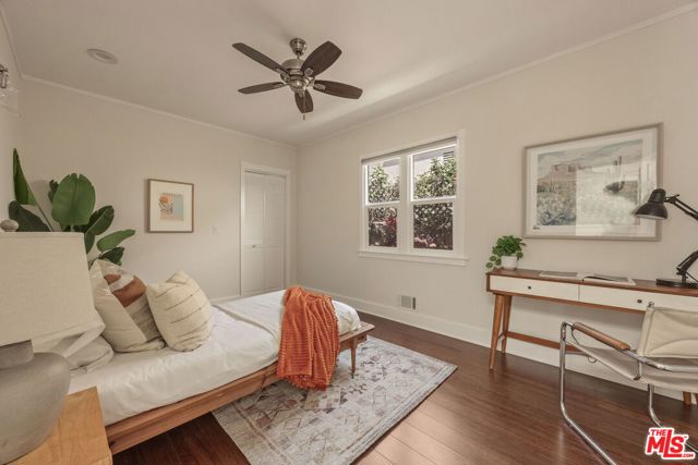 571 N Cahuenga Boulevard, Los Angeles CA: https://media.crmls.org/mediaz/2350f7e4-2fef-48a9-aa09-b7f46e1d293a.jpg