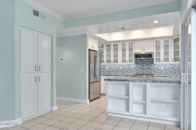 1044 Larry Court, Newbury Park CA: https://media.crmls.org/mediaz/23511091-ed8b-4b3a-9ebd-5d39c7bd6d44.jpg